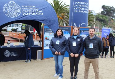 PUCV desarrolla valiosa labor educativa en limpieza de Playa Caleta Portales - Foto 4