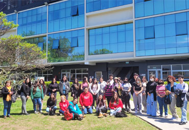 Decenas de estudiantes participaron de jornada vocacional en Pedagogía PUCV