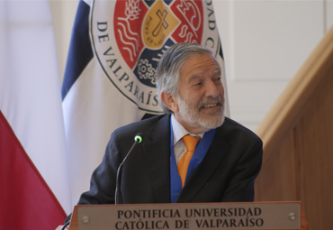 Imágenes del nombramiento del académico Sergio Palma como Profesor Emérito
