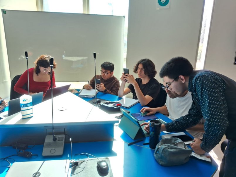 Periodismo PUCV integra la Inteligencia Artificial en la formación de sus estudiantes