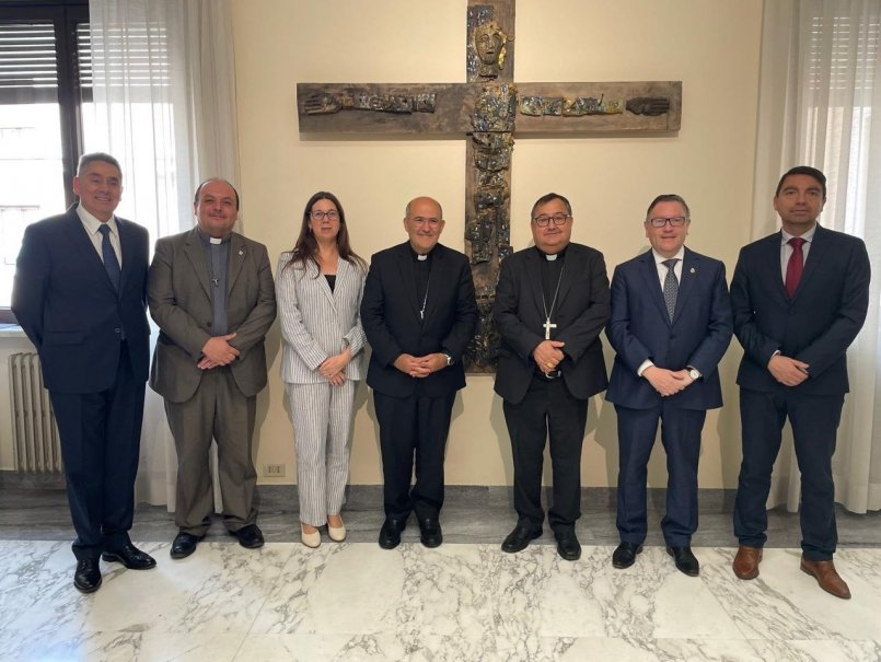 Gran Canciller y rector PUCV encabezan delegación en Santa Sede