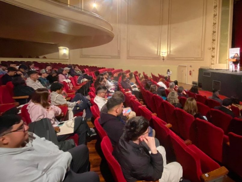 Estudiantes de Geografía PUCV protagonizan encuentro nacional en Valparaíso