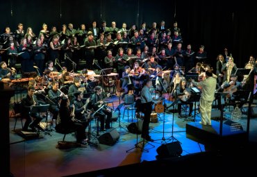 Un centenar de músicos PUCV dio vida al concierto “La nueva canción chilena” en el Teatro Municipal de Viña