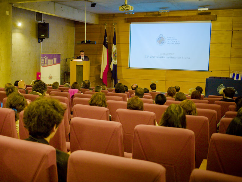 Reconocen a profesores en conmemoración de los 75 años del Instituto de Física