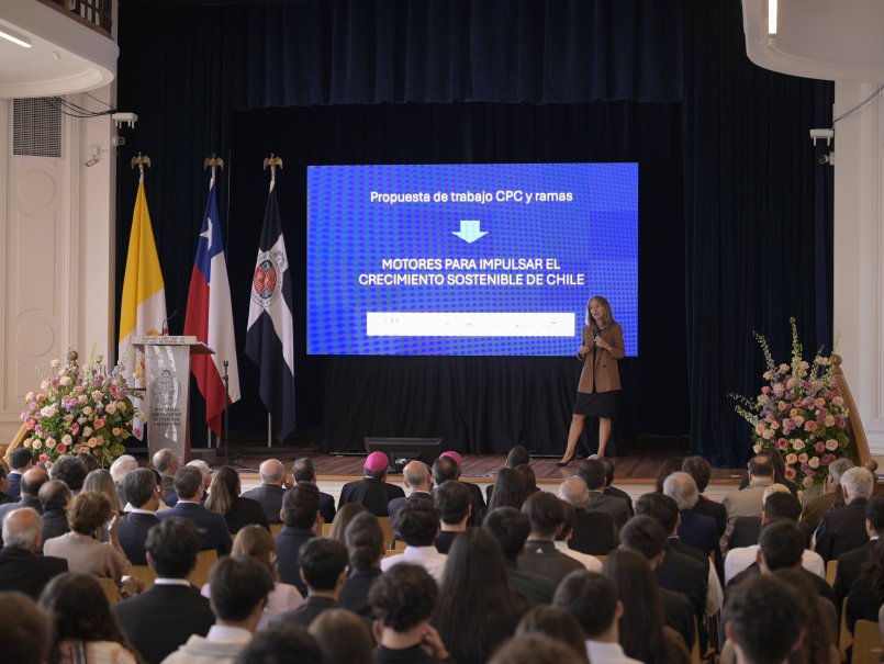 Con reconocimiento a los mejores estudiantes y conferencia de la presidenta de la CPC se inauguró Año Académico