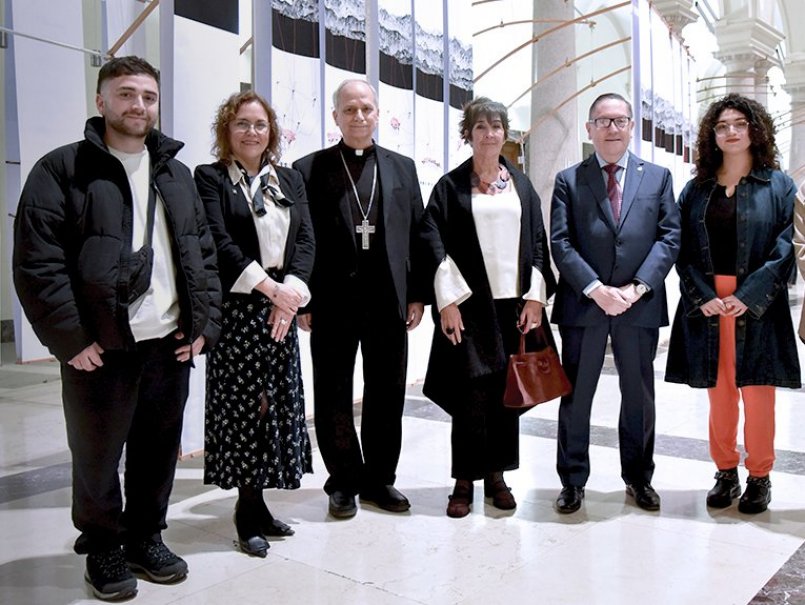 PUCV celebra elección de León XIV, el Papa que compartió con nuestra comunidad universitaria en Roma