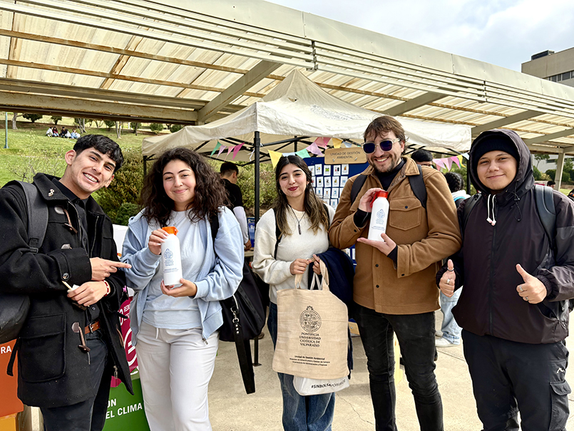 PUCV logró recolectar casi una tonelada de residuos electrónicos en la Semana del Reciclaje