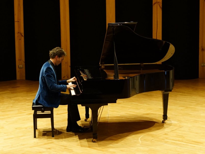 Pianista Goran Filipec ofreció concierto en el contexto del Día de la República de Croacia