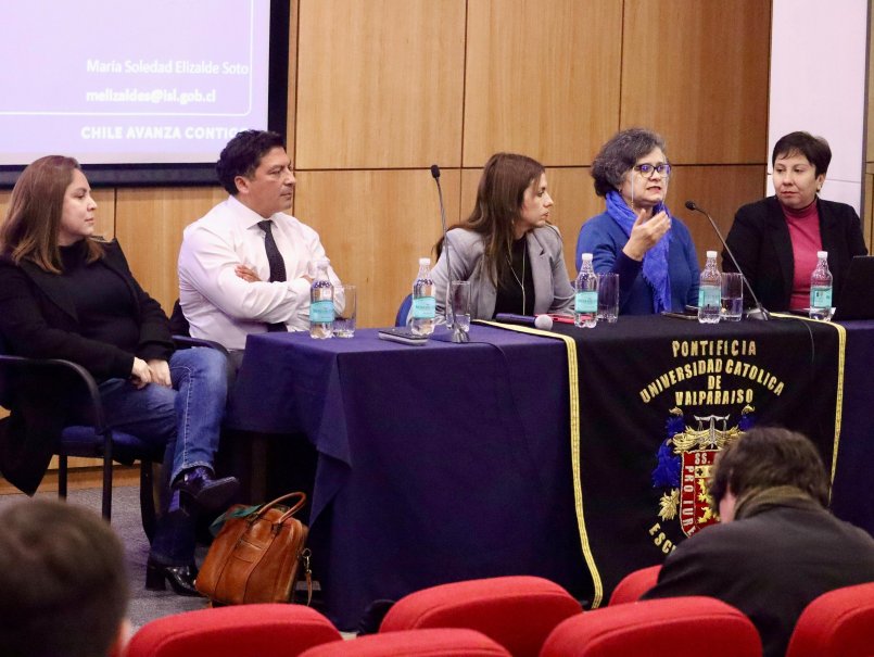 Derecho: Especialistas reflexionaron en torno a la violencia y el acoso en el ámbito laboral