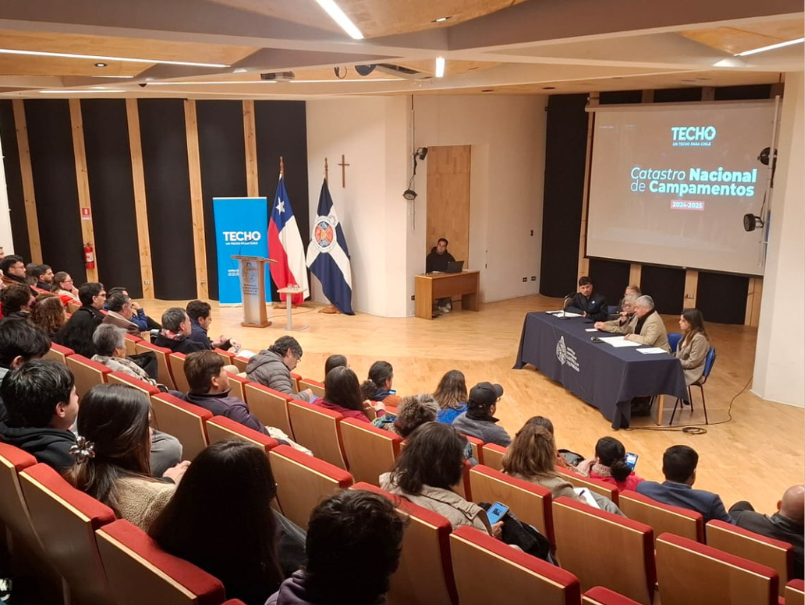 PUCV y TECHO- Chile presentan resultados del Catastro Nacional de Campamentos 2024-2025