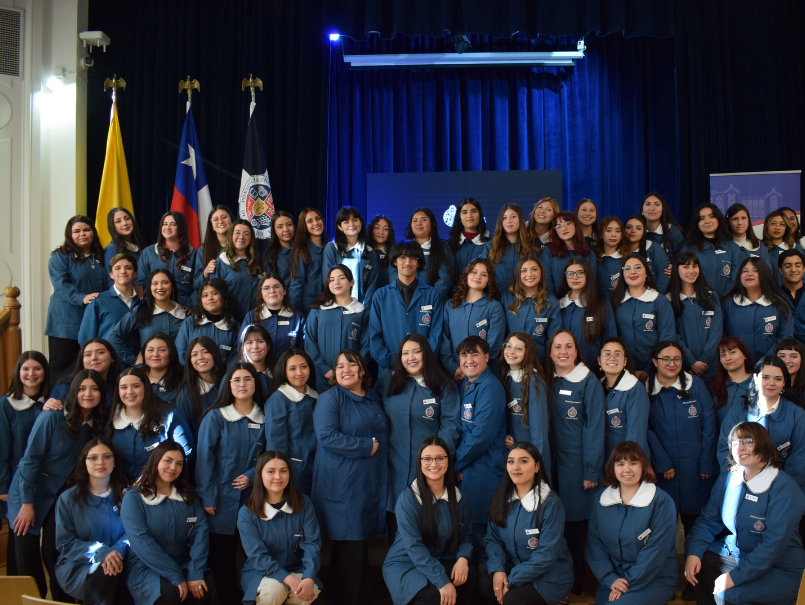 Compromiso con la educación: Más de 300 jóvenes celebran su investidura como futuros profesores