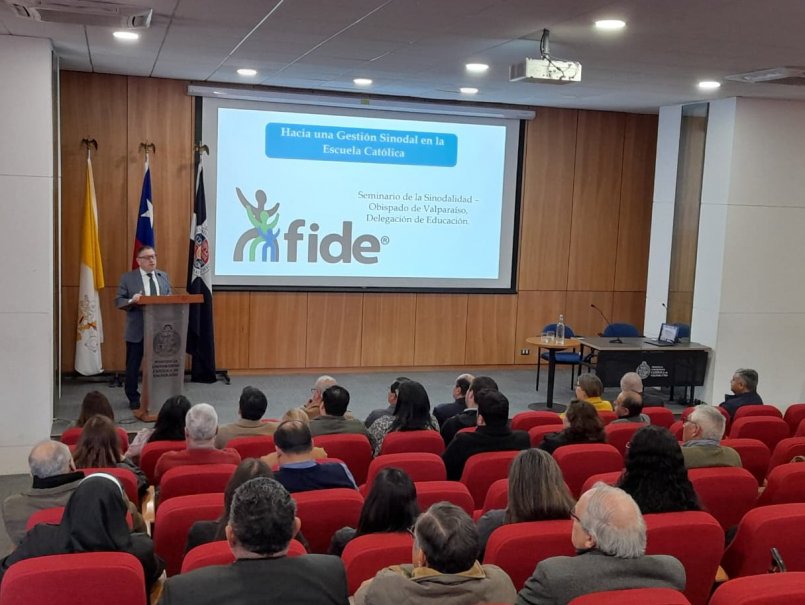 Universidad efectuó seminario sobre perspectivas y desafíos de la Sinodalidad