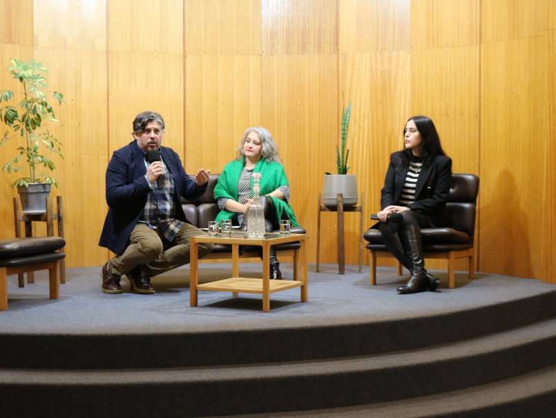 “Dialogando al Centenario”: Conversatorio reflexionó sobre la convivencia digital