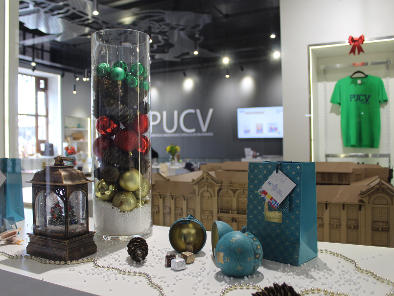 Tienda PUCV estrena nuevos productos para esta Navidad