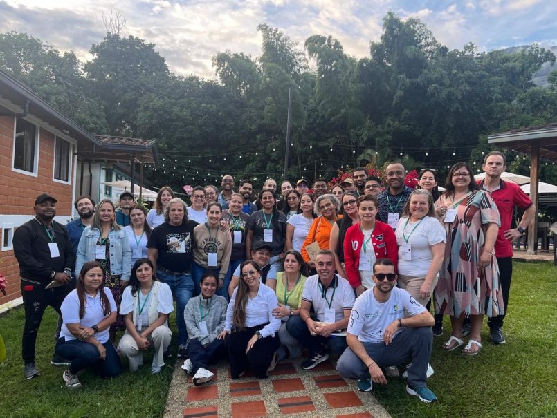 Más de 100 docentes de Uruguay, Chile y Colombia co-crean Recursos Educativos Abiertos en la Creatón STEM+ 2025