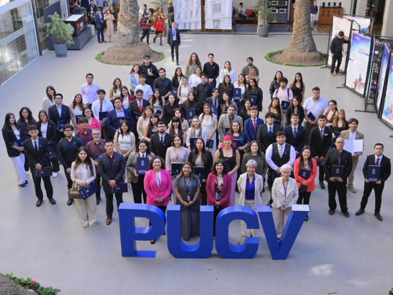 Reconocen Trayectorias Formativas de estudiantes de pregrado en inédita ceremonia