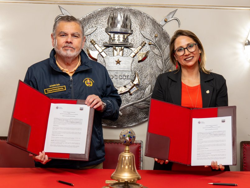 Convenio con el Cuerpo de Bomberos de Valparaíso beneficiará a más de mil voluntarios