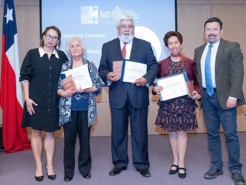 Universidad reconoce a líderes senior por su contribución al país y la región