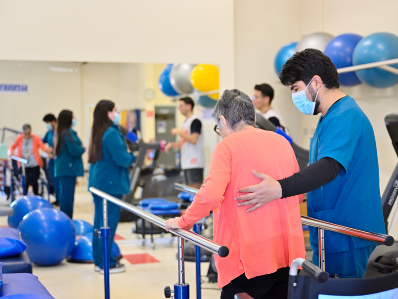 Universidad implementa nueva normativa sobre sana convivencia y protección de salud mental en campos clínicos