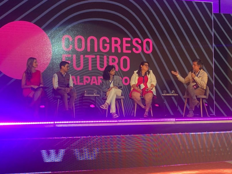 Educar desde las personas y sus territorios: reflexión PUCV en Congreso Futuro