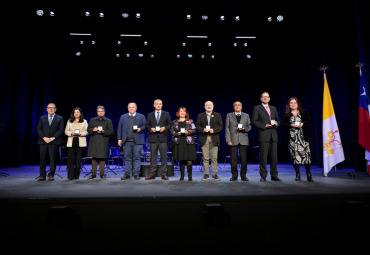Universidad realiza ceremonia de distinción a profesores y profesoras