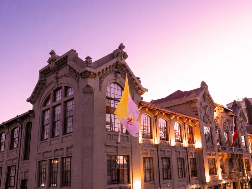 PUCV lidera en Lingüística y consolida su prestigio en Humanidades en ranking QS 2026