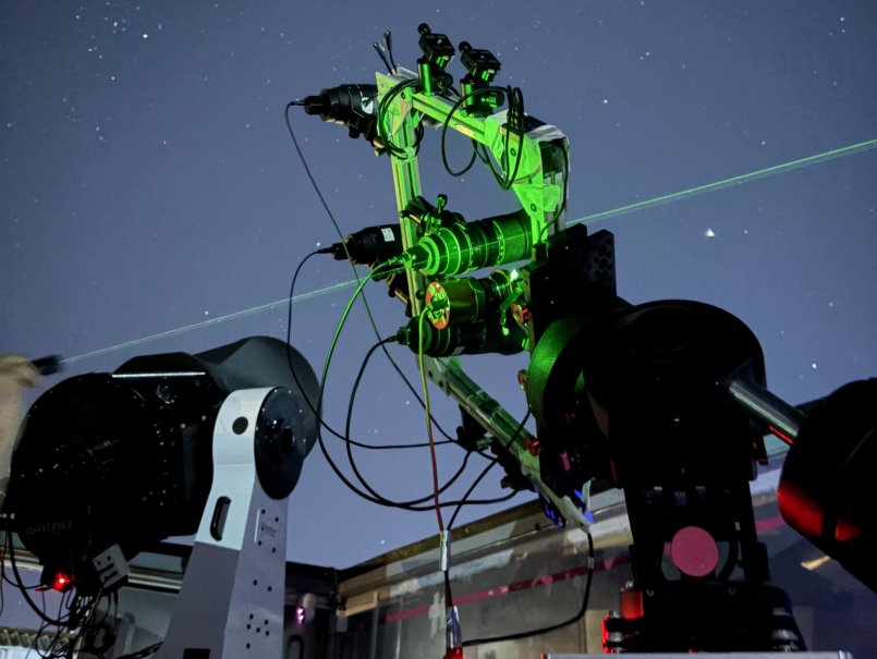 Analizan uso de tecnologías para mejorar observación astronómica y comunicaciones ópticas