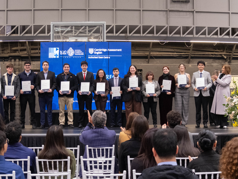 Formación con mirada global: Entregan certificaciones Cambridge a más de 330 estudiantes