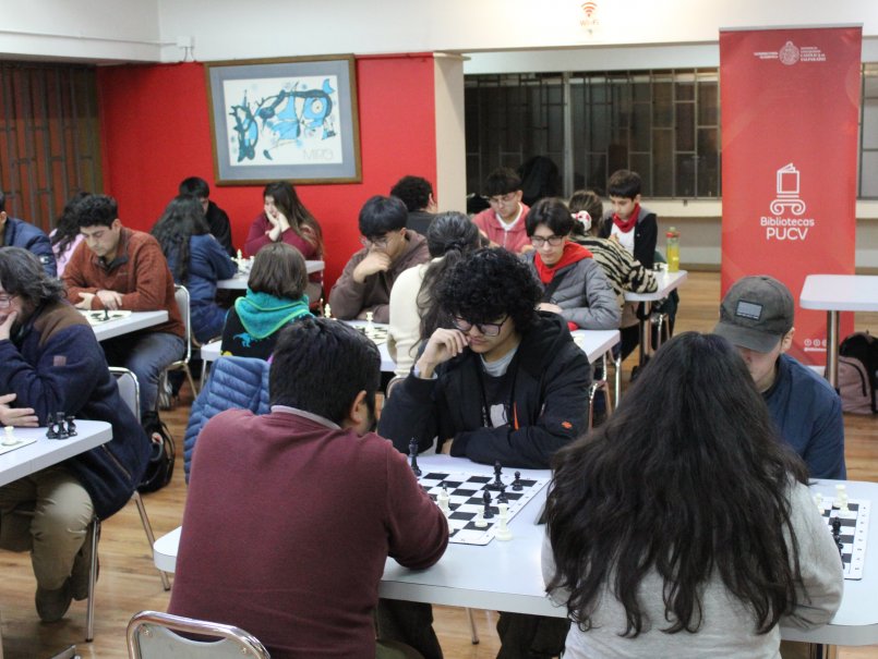 Primera jornada de Taller de Ajedrez se realiza en biblioteca Gimpert