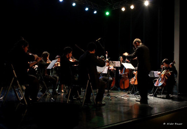 IMUS: Orquesta Juvenil de la PUCV se presentó en el Teatro Pompeya
