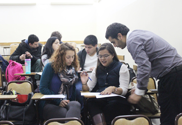 Profesionales DIE imparten curso de Emprendimiento e Innovación a estudiantes PUCV