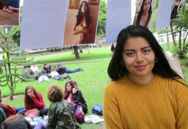 Estudiante de Pedagogía en Castellano realiza exposición fotográfica con desnudos en Campus Sausalito para conmemorar el Día de la Mujer