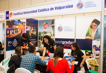 PUCV participó en Feria de Postgrados Learn Chile realizada en Ecuador