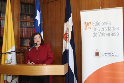 Dra. Berta Silva presentó su libro sobre Gobiernos Corporativos