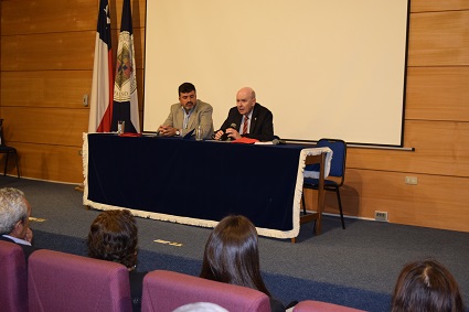 Rector Claudio Elórtegui se reúne con profesores de la Facultad de Ciencias