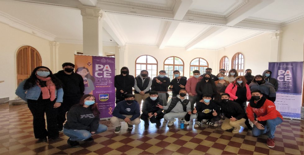 Estudiantes de Escuela Quebrada Alvarado realizan salida de exploración vocacional en la PUCV