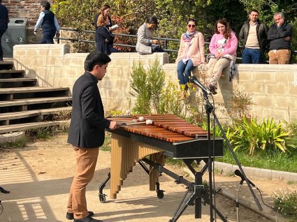 Desde África al “castillo” de Historia: “Más arte, más cultura en tu campus” sorprendió con concierto de marimba