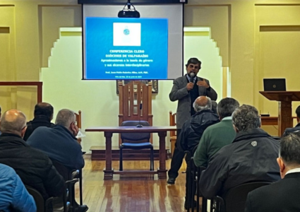 Prof. Juan Pablo Faúndez, Director del Programa de Ciencias para la Familia, es invitado por Obispo de Valparaíso a dar conferencia al Clero de la Diócesis sobre Teoría de género