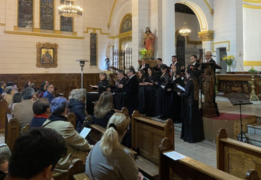 Coro de Cámara PUCV cierra actividades del Mes de la Solidaridad con emotivo concierto