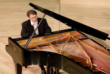 Presentación de pianista polaco en inauguración de Sala de Conciertos IBC