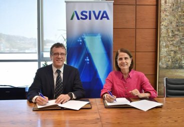 Firma de convenio entre ASIVA y Pontificia Universidad Católica de Valparaíso
