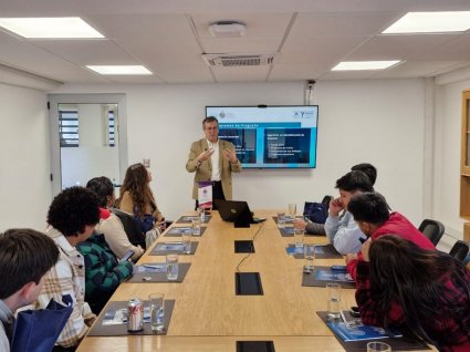 Delegación de la P. Universidad Católica de Ecuador visitó ENE PUCV