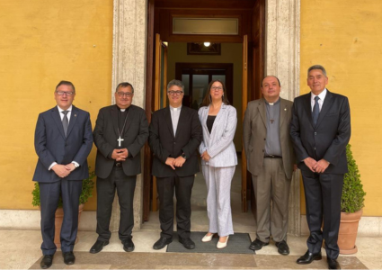 Decana de la Facultad de Teología visita la Santa Sede como parte de la delegación PUCV