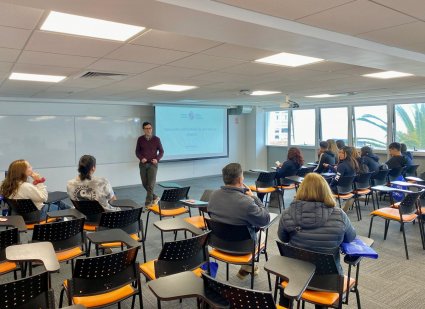 Taller de emprendimiento para estudiantes del Colegio Ana María Janer