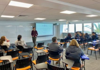 Taller de emprendimiento para estudiantes del Colegio Ana María Janer