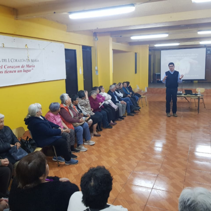 Personas mayores fortalecen su bienestar espiritual en Ciclo de Conversatorios organizado por la PUCV