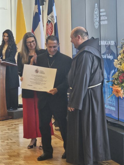 Graduación de estudiantes 2024: "Cumplimos con nuestra tarea de formar y de ayudar a otros a perfeccionarse"