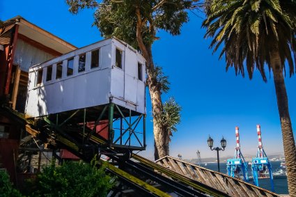 PUCV contribuye a la preservación de ascensores de Valparaíso como medio de transporte patrimonial