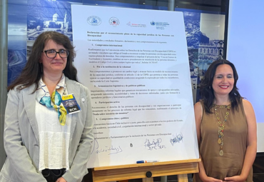 Profesora Andrea Montecinos participó en conmemoración del Día Internacional de las Personas con Discapacidad en la Biblioteca del Congreso Nacional