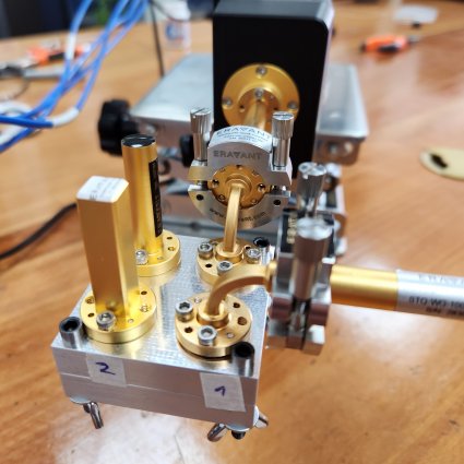 Investigan materiales artificiales para transmitir datos a velocidades sin precedentes